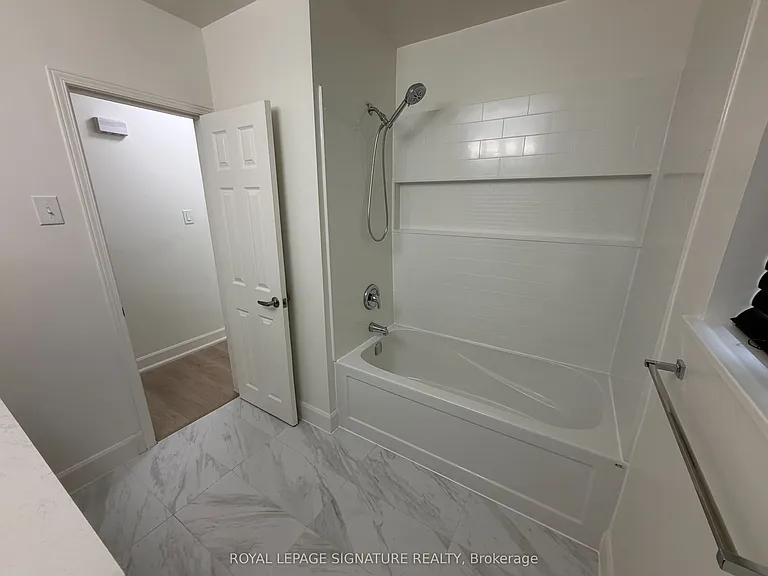 834 Mississauga Valley Blvd — Photo 4