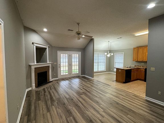 3rd image of 4975 Ross Cir