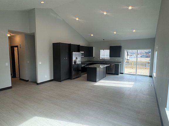 4th image of 909 Ferguson Dr