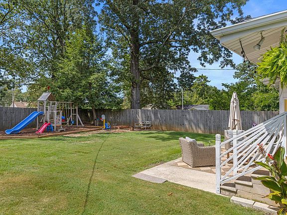 2nd image of 1644 Edgemont Dr