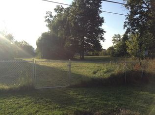 10786 Oak St, Taylor, MI 48180