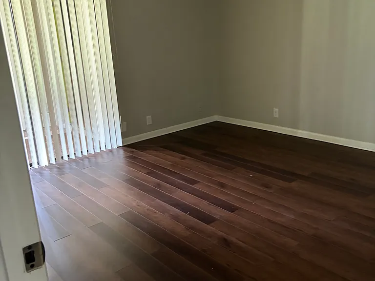 1084 Pelham Ct — Photo 12