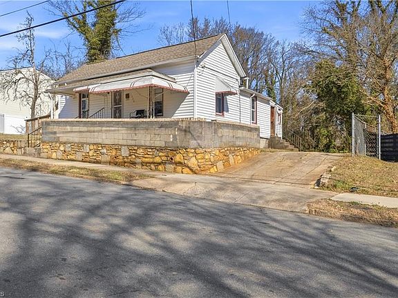 2nd image of 1303 N Jackson Ave