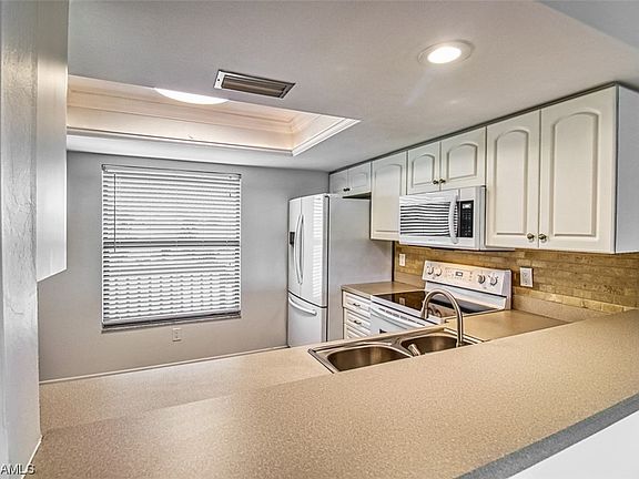 4th image of 829 SW 47th Ter APT 202
