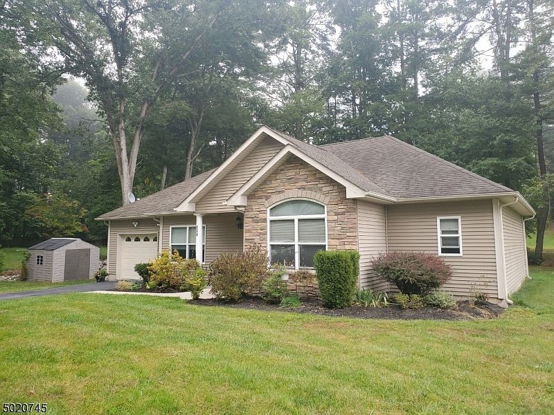1st image of 104 Birchwood Ter