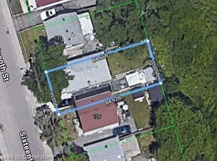 127 16th St, Toronto, ON M8V3J9