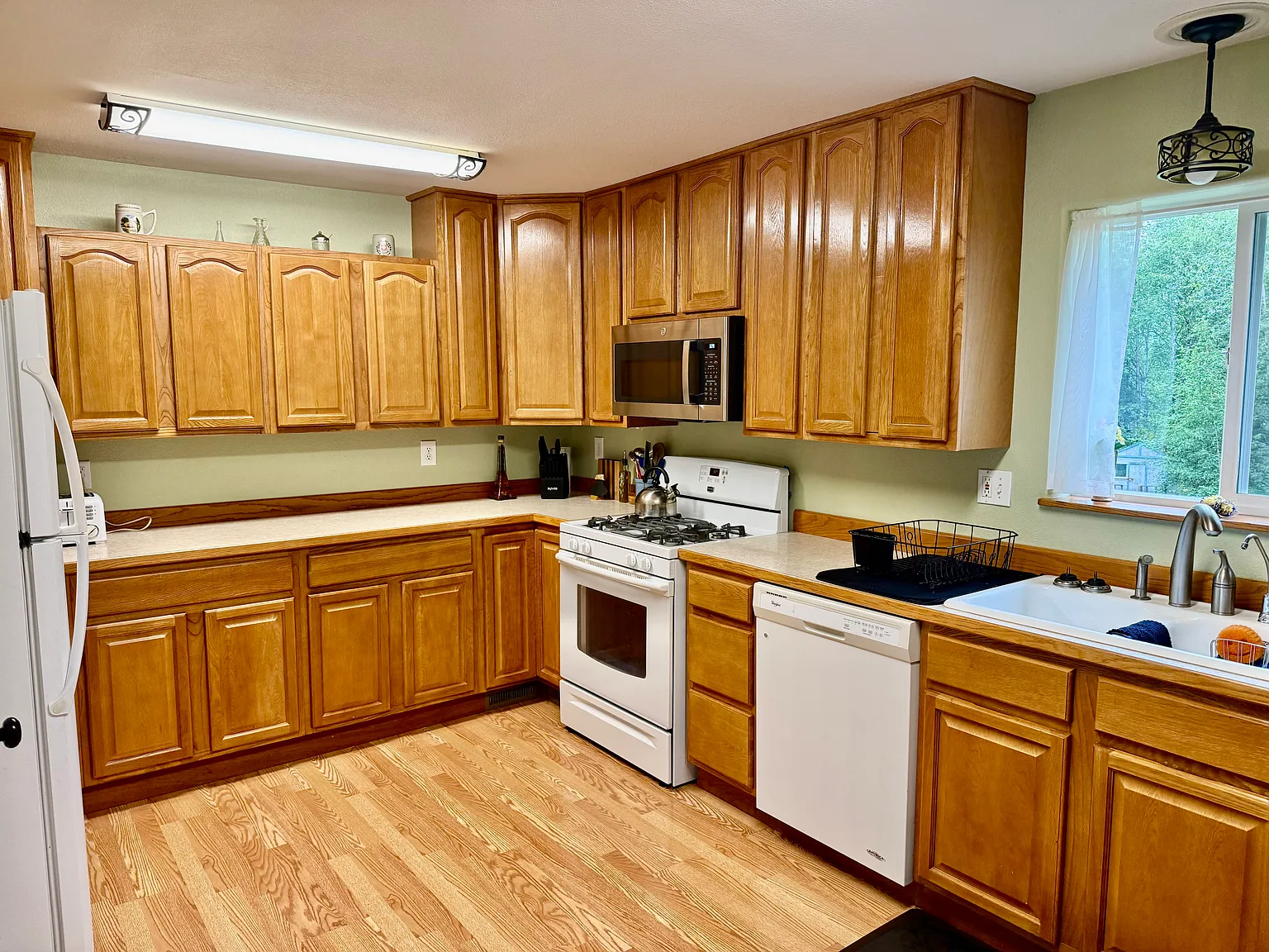 3 bed, 1100 sqft, $2,500 — Photo 4