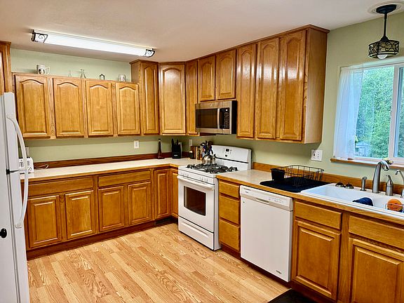 4th image of 1175 W Gail Dr #1