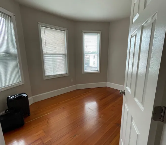 240 Maverick St #3 — Photo 4