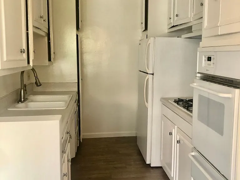1520 N Hayworth Ave — Photo 31