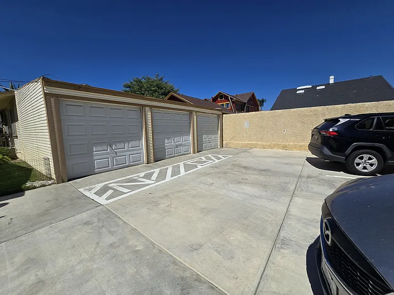 Garage #3 on far right belongs to 275 N. Olive for storage only