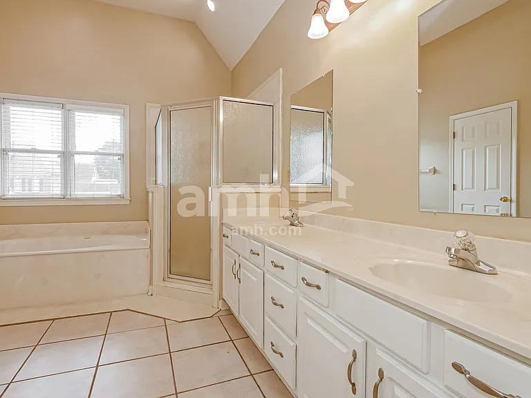 5005 Bristol Woods — Photo 13