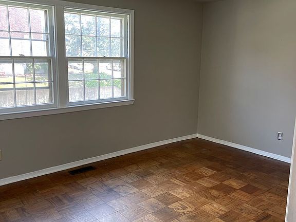 3rd image of 1504 Upshire Rd APT 1A