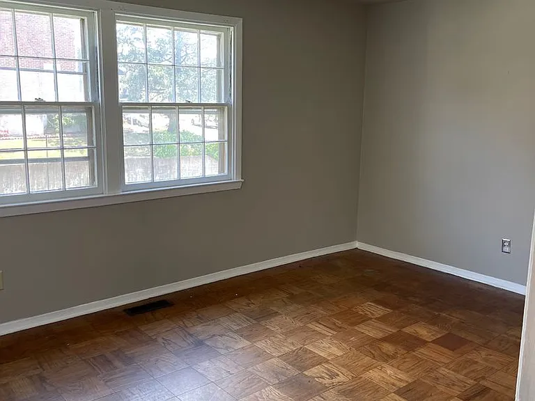 1504 Upshire Rd — Photo 3