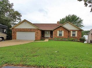 9457 E Vista Dr, Hillsboro, MO 63050
