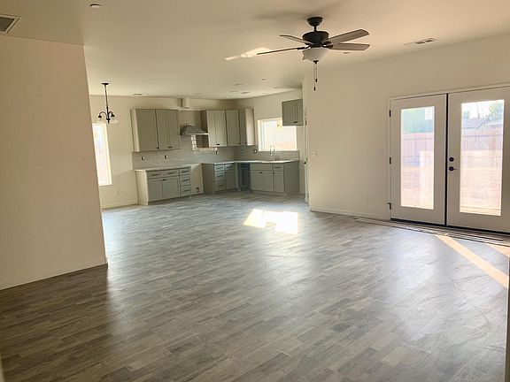 4th image of 161 Pomegranate St