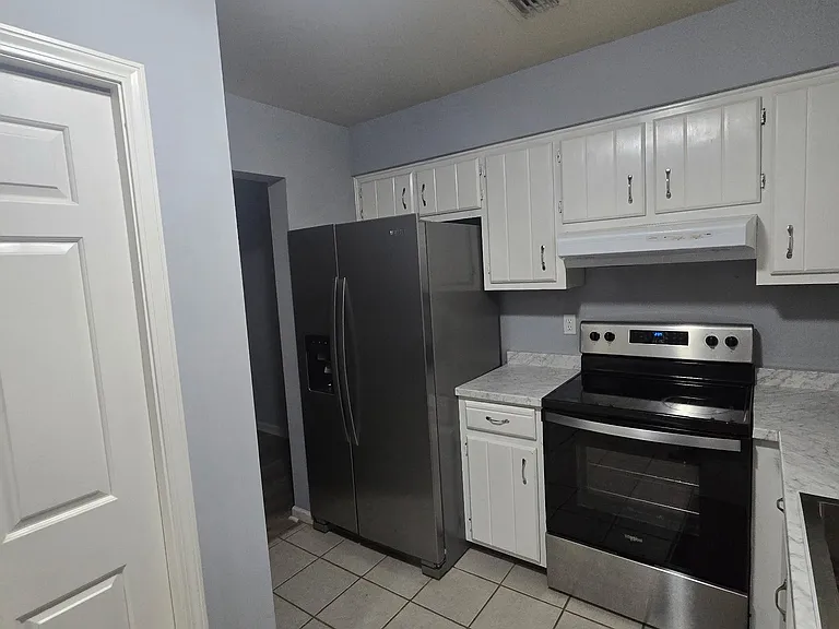 301 Bainbridge Dr #L — Photo 14
