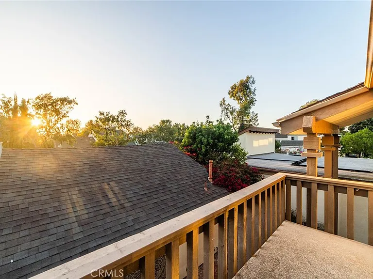 10 Oak Tree Ln — Photo 32