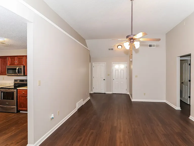 7456 Jennifer Dr — Photo 3