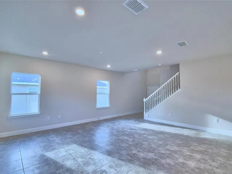906 Sofia Ln — Photo 12