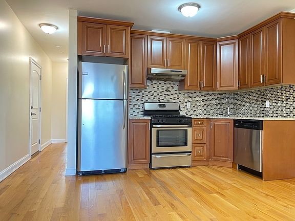 4th image of 28-38 49th St #T3