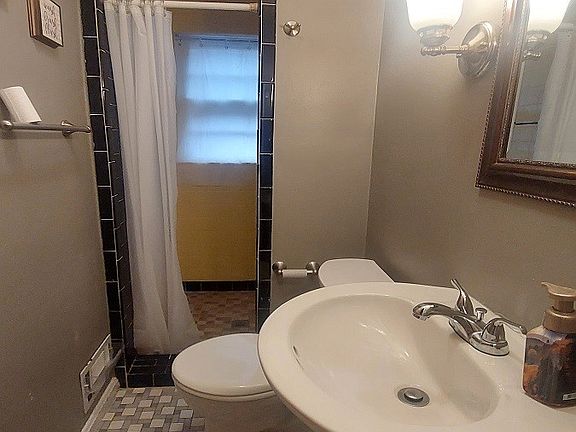 5th image of 2915 Whitehaven Blvd