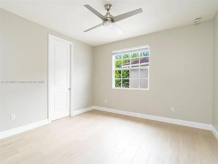 2028 SW 16th Ter #2028 — Photo 10