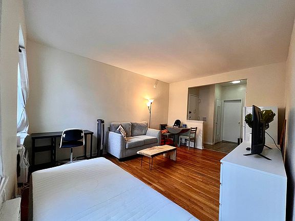 3rd image of 408 E 78th St APT 4B