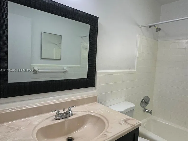 3720 NE 22nd Ave #11 — Photo 18