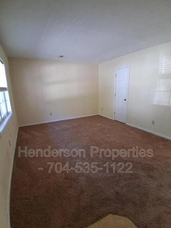 2 bed, 1.5 bath, 1100 sqft, $1,050 — Photo 3