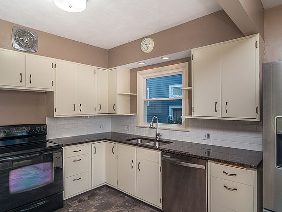 5th image of 1252 Summit Ave