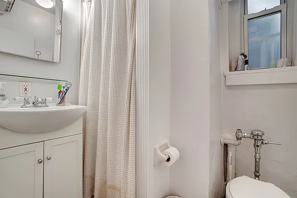 Rented by Compass | media 18