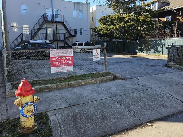 8 N Saint Davids Pl, Atlantic City, NJ 08401