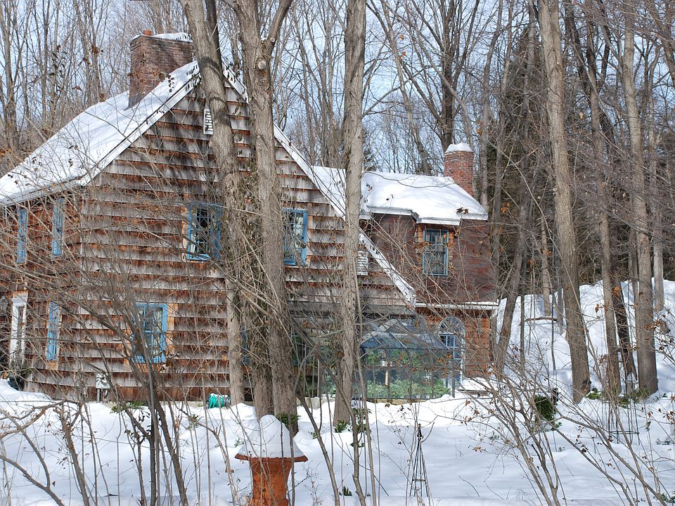 2nd image of 464 Nelson Rd