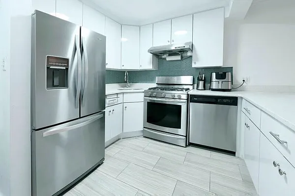 Sold by Momentum Real Estate LLC | media 4