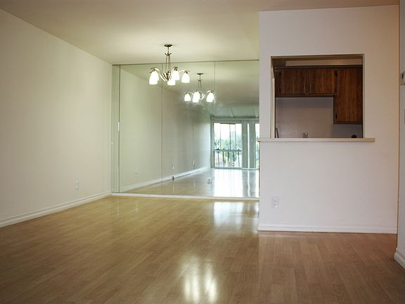4th image of 12720 Burbank Blvd Unit 303