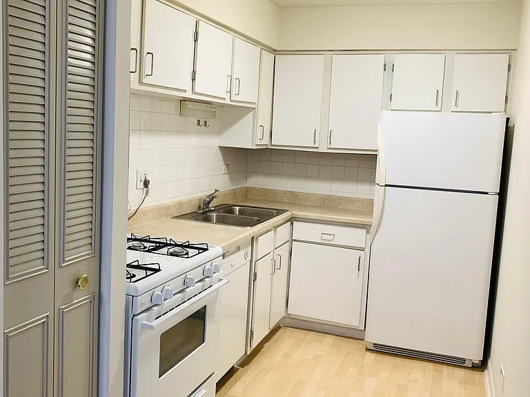 8232 Niles Center Rd #415 — Photo 10