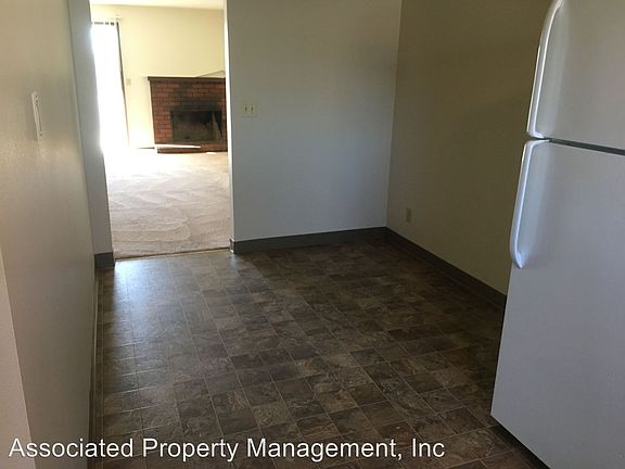 3rd image of 2439 SE 53rd Ave