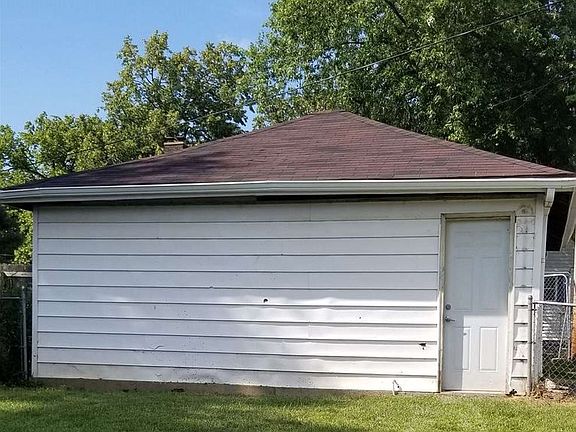 2nd image of 912 E Mishawaka Ave