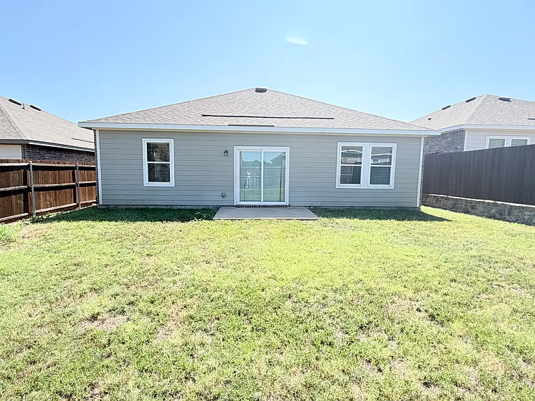 717 Yorkshire Dr — Photo 23