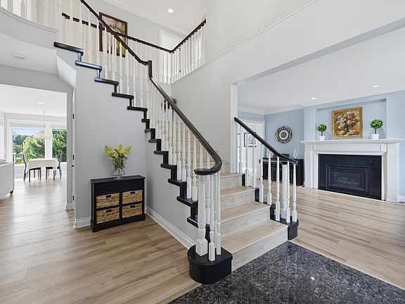 2nd image of 35898 Stonecroft Pl