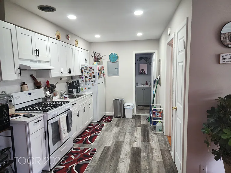 61 E Main St #6 — Photo 5