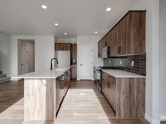 7th image of this home