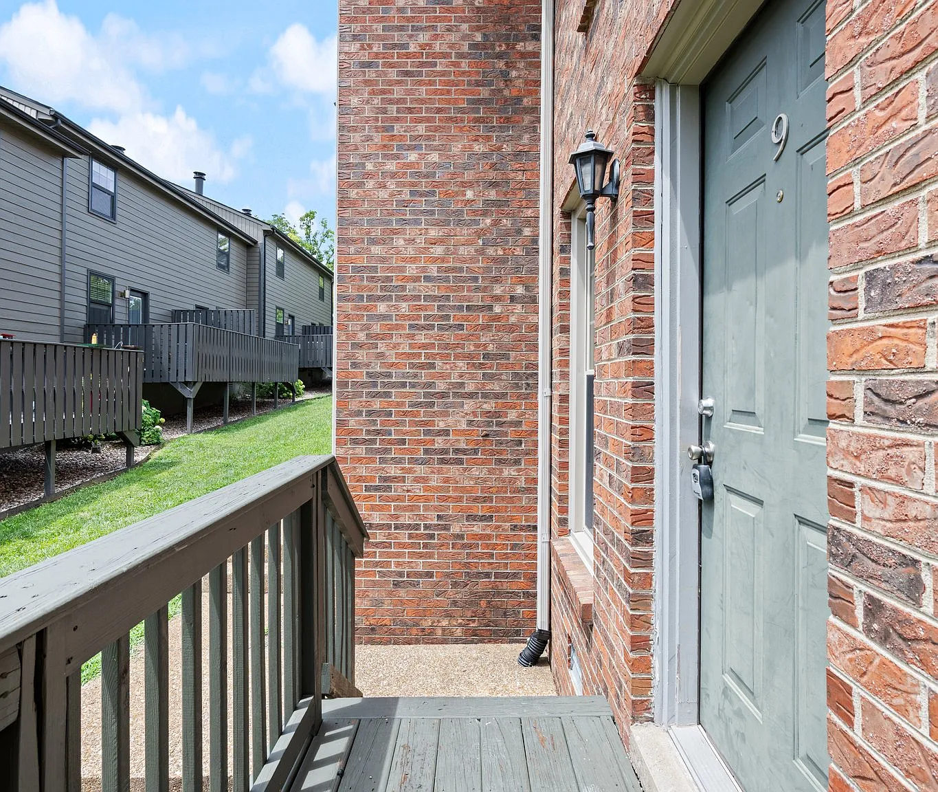 2 bed, 1.5 bath, 1250 sqft, $2,049 — Photo 2