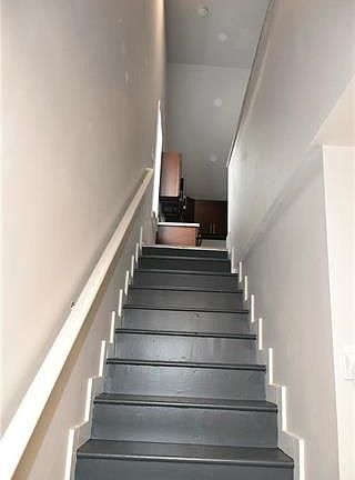 3rd image of 1319 Russell St