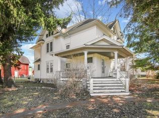 180 N View St, Hinckley, IL