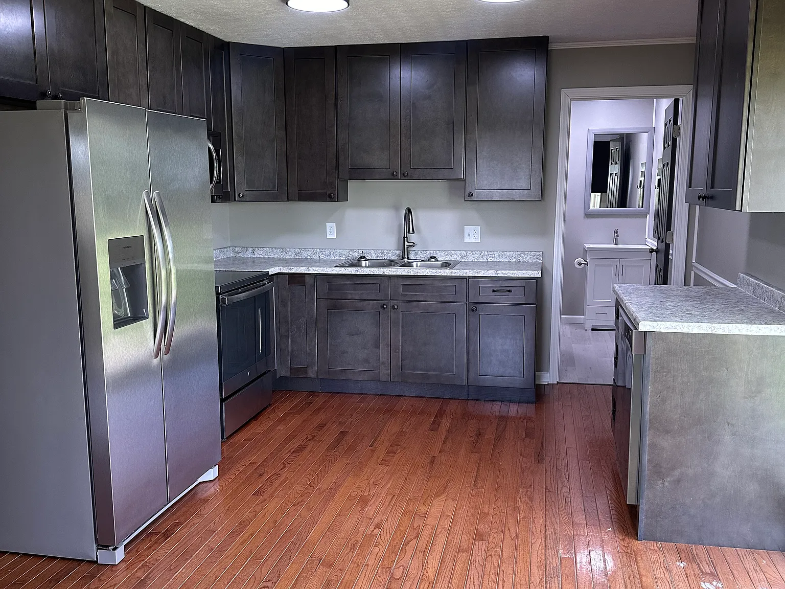 3 bed, 1.5 bath, 1300 sqft, $1,400 — Photo 2