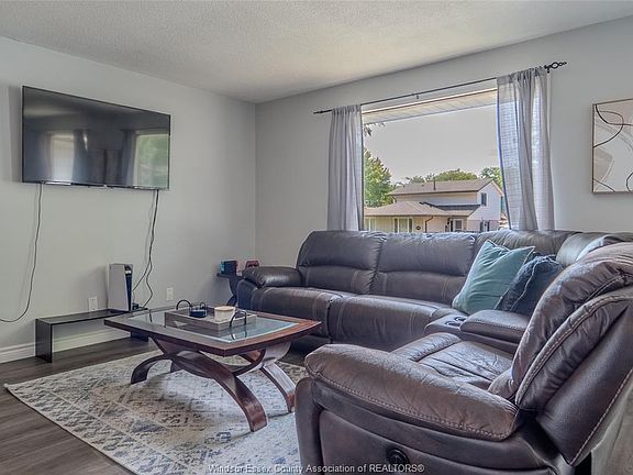 3rd image of 9511 Avery Ln