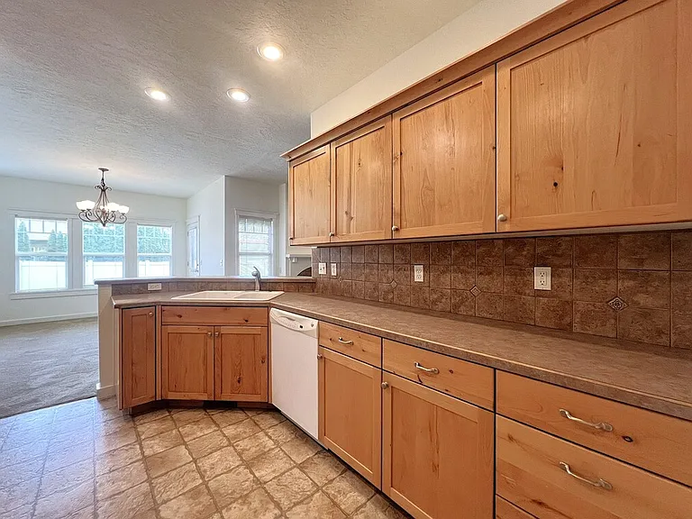 717 W Claire St — Photo 22