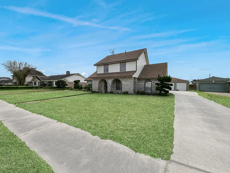 15423 Ridingwood Dr — Photo 3